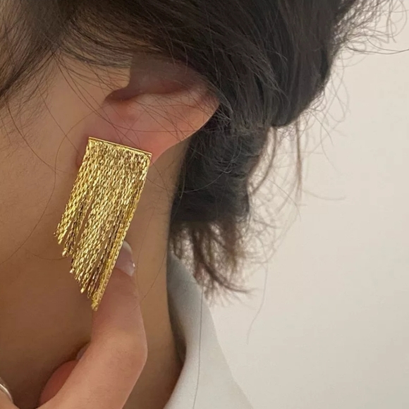 NEW, HOST PICK 😉👍Gold Dangle Glossy Earrings - Picture 1 of 2